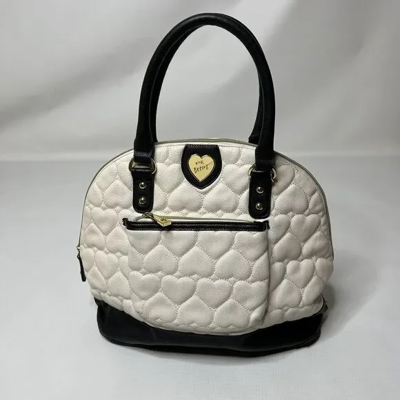 BETSEY JOHNSON WHITE AND BLACK HEART QUILTED SATCHEL HANDBAG CLASSIC - Picture 1 of 10